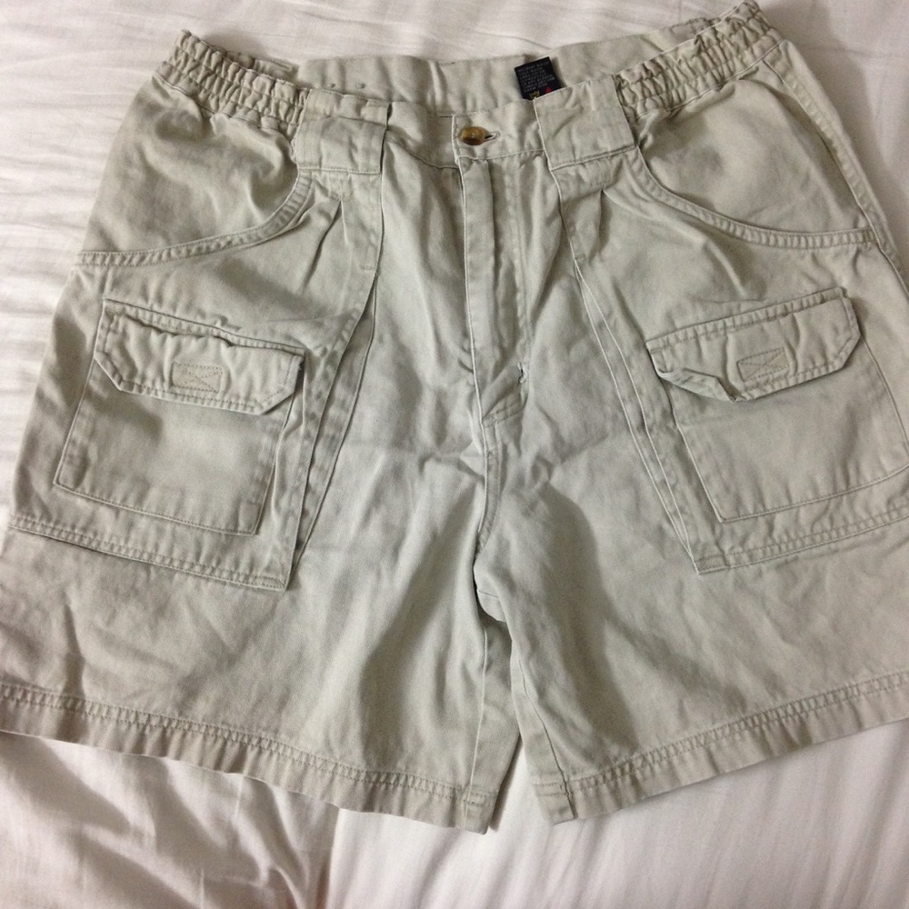 White sierra cargo short size 32